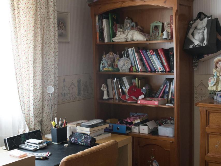 El escritorio de Diana Quer, con sus libros y sus cuadernos.