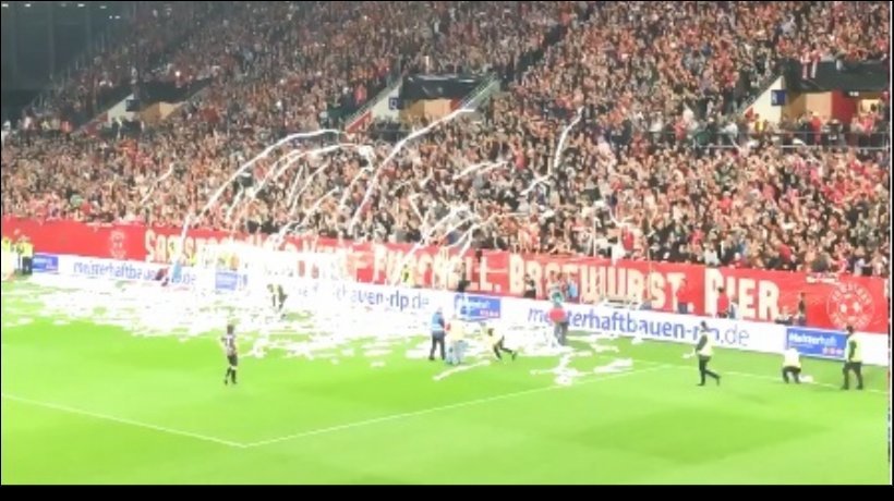 Señalan un penalti con el VAR cuando los jugadores estaban en el vestuario