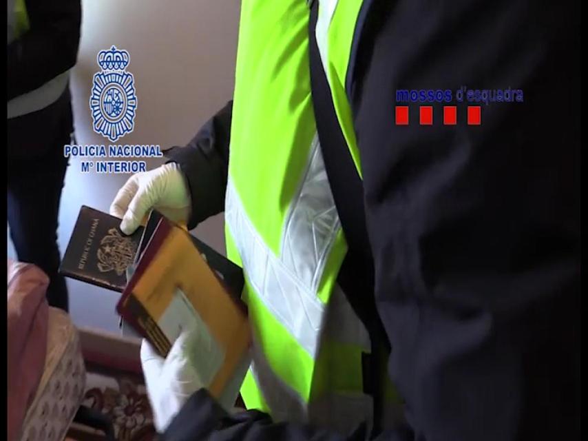 La red falsificaba todo tipo de documentación, como pasaportes