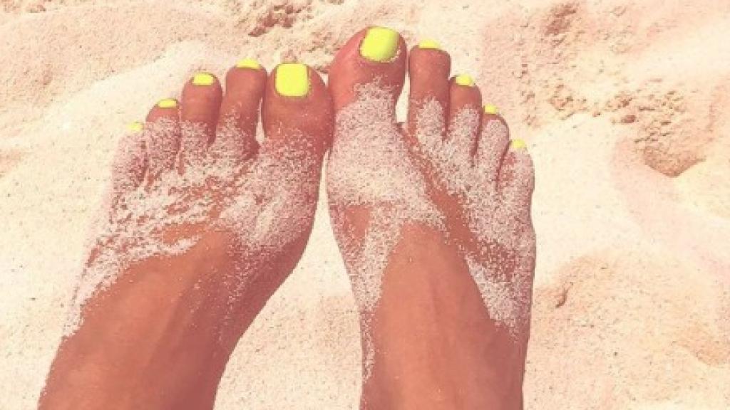 El nuevo color de pedicura de Kim Kardashian hace furor.