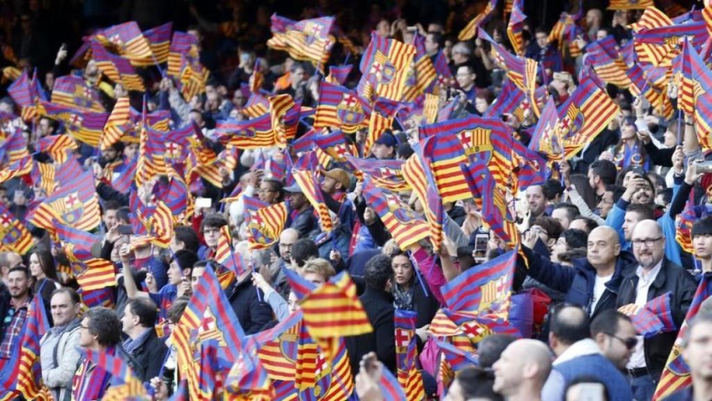 Afición del Barcelona con esteladas. Foto: fcbarcelona.com
