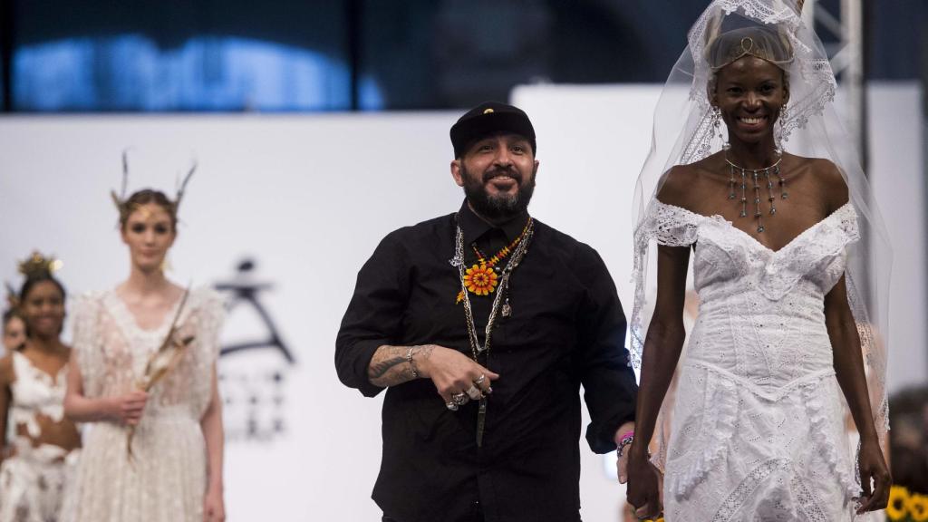 Tony Bonet al finalizar el desfile.