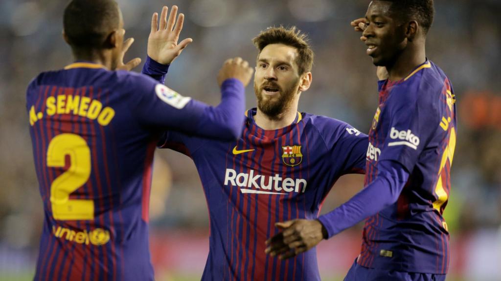 Los jugadores del Barcelona celebran un gol.