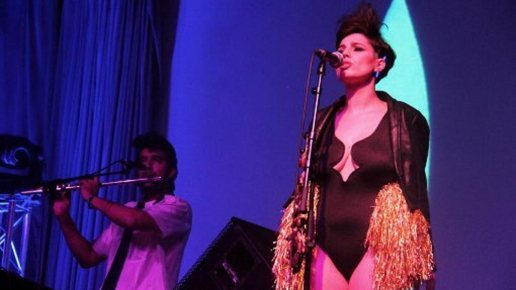 Image: Con el NUDO en el poema