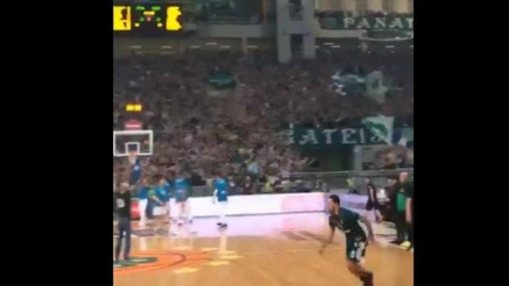 Afición del Panathinaikos calentó el partido ante el Madrid