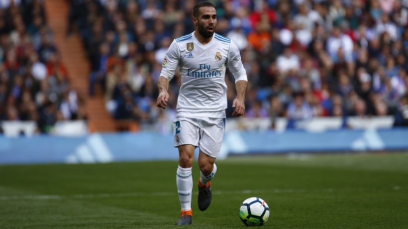 Carvajal conduce el balón. Foto: Pedro Rodriguez/El Bernabéu