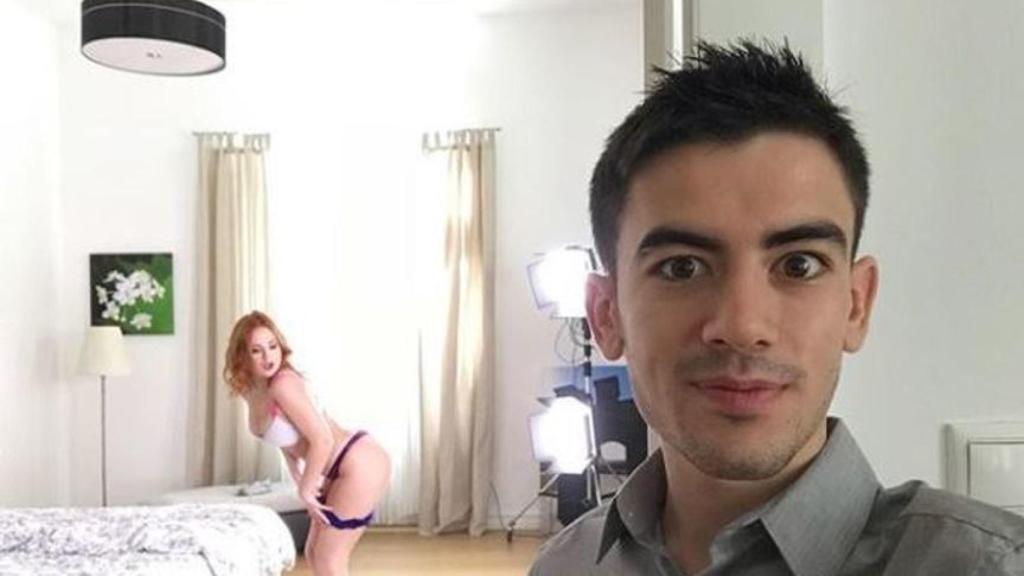 Jordi 'El Niño Polla' junto a una de sus compañeras de trabajo.  Redes sociales.