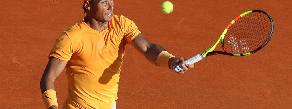 Nadal, haciendo una dejada en Montecarlo.