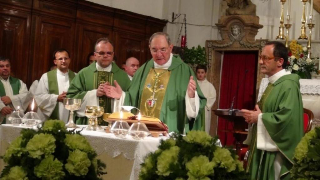 Don Flavio celebrando misa en 2014.