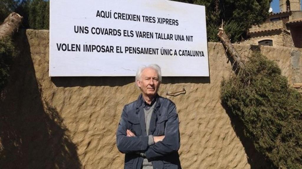 Los independentistas cortaron tres cipreses de casa de Albert Boadella