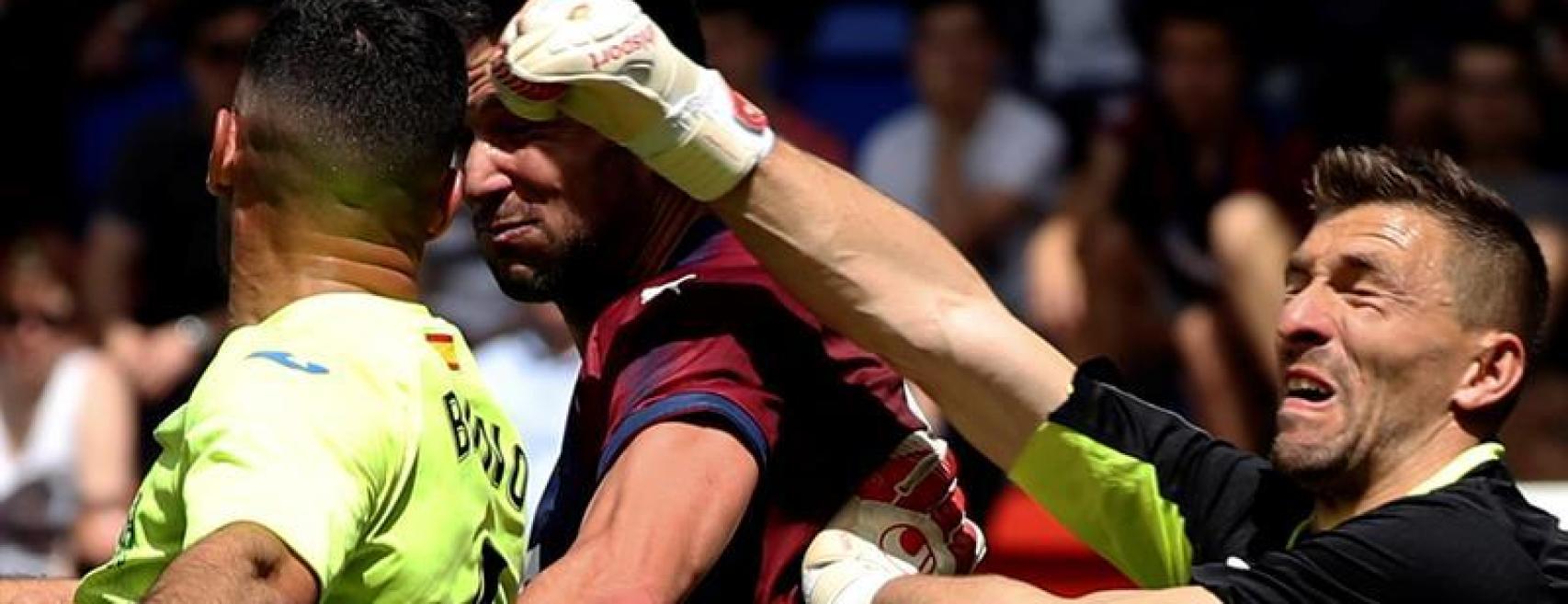 Los jugadores del Getafe celebran un gol.