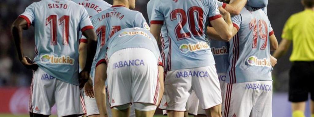 Los jugadores del Celta celebran un gol.