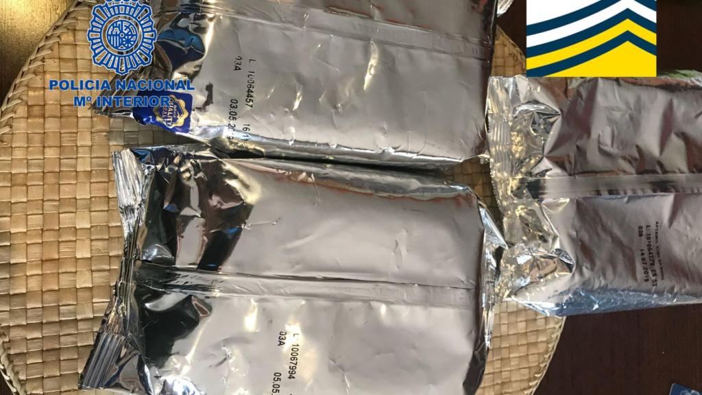 Paquetes de leche falsa intervenidos por Policía y Europol.