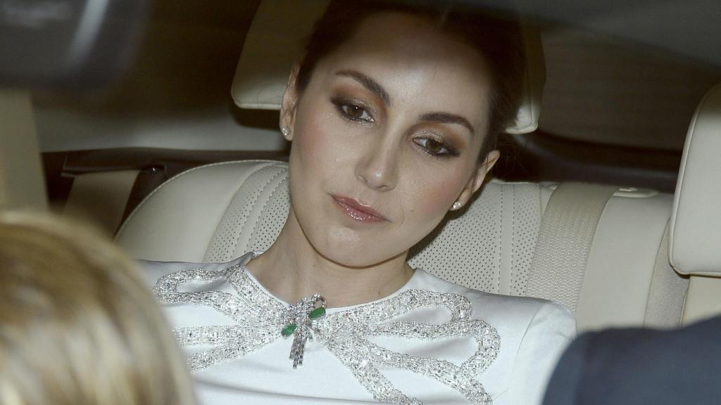 Alejandra Romero en el coche camino de la iglesia. GTRES.