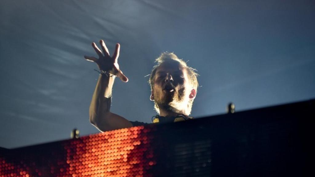 Avicii durante una actuación en Malmö.