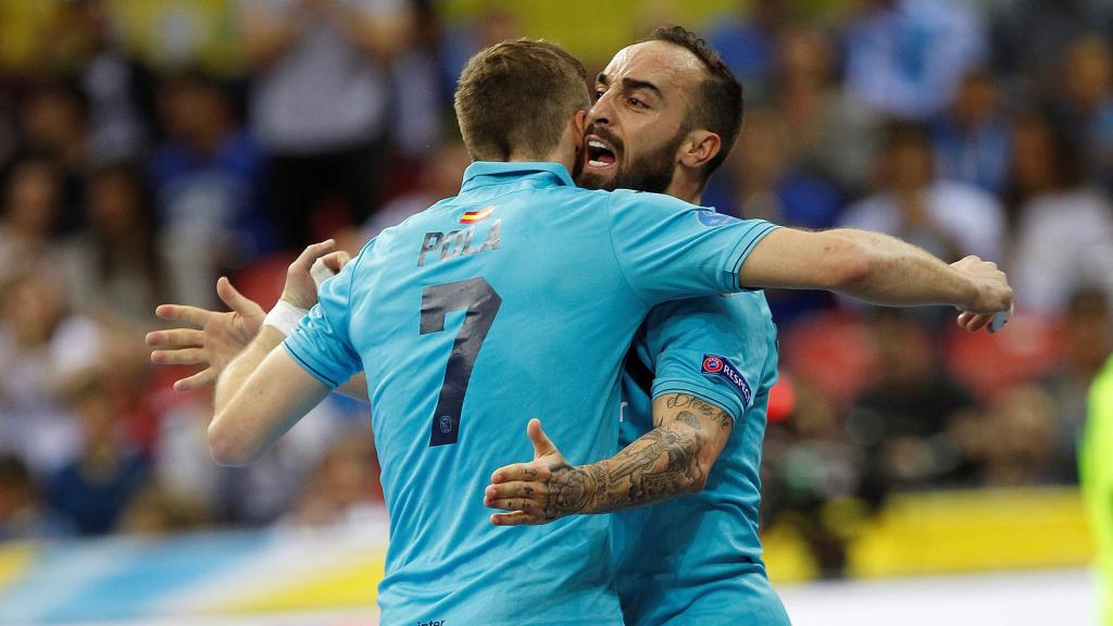 Ricardinho y Pola celebran uno de los goles de Inter.