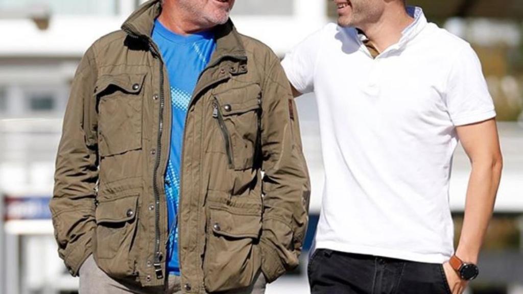 Andrés Iniesta junto a su padre.