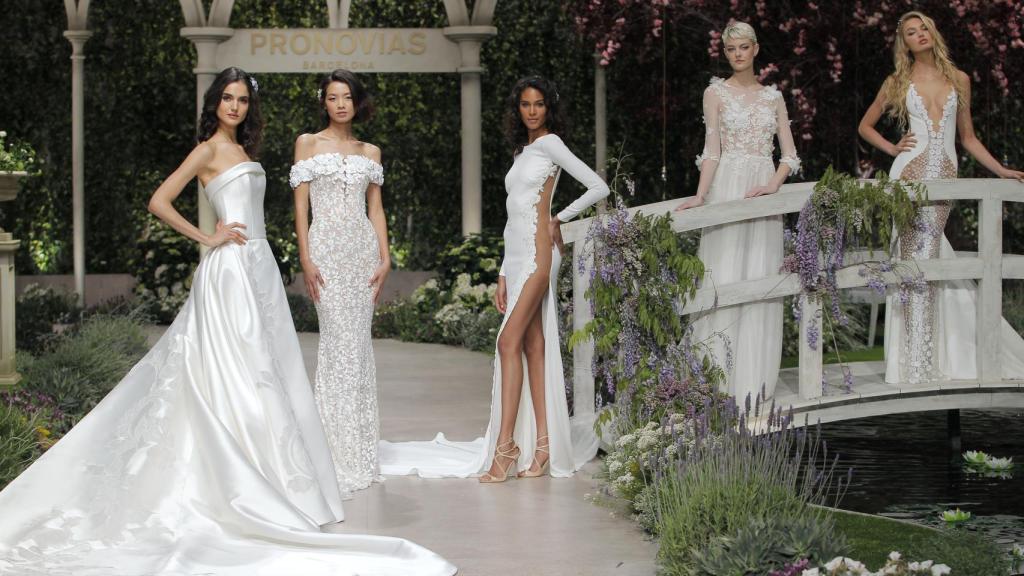 Blanca Padilla, Grace Guozhi, Cindy Bruna, Sarah Fraser y Romee Strijd.