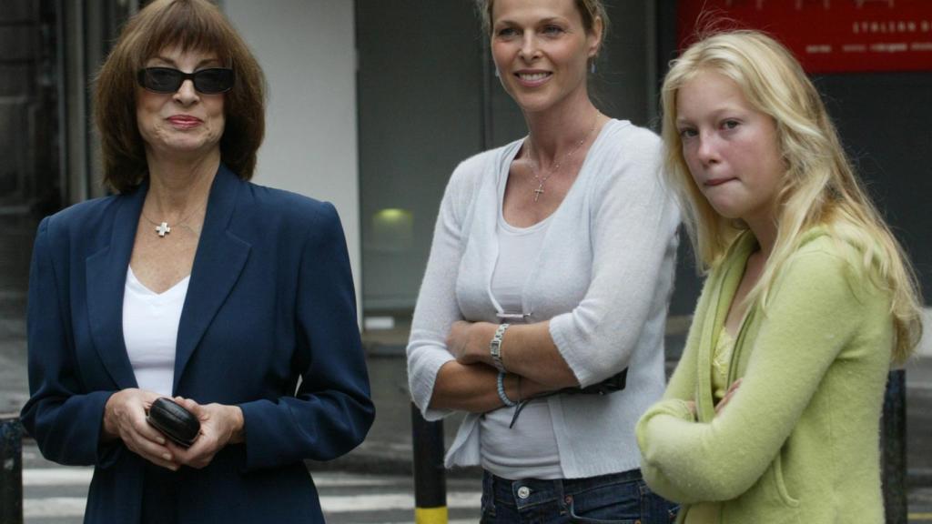 La princesa Isabel de Yugoslavia, su hija Catherine y su nieta, India.