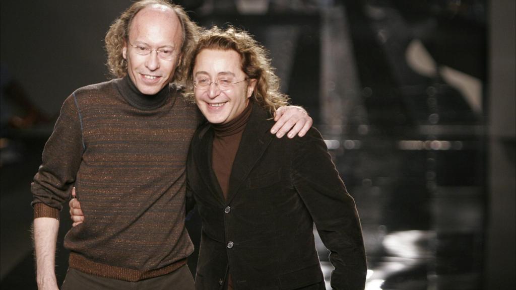 Victorio y Lucchino posando.