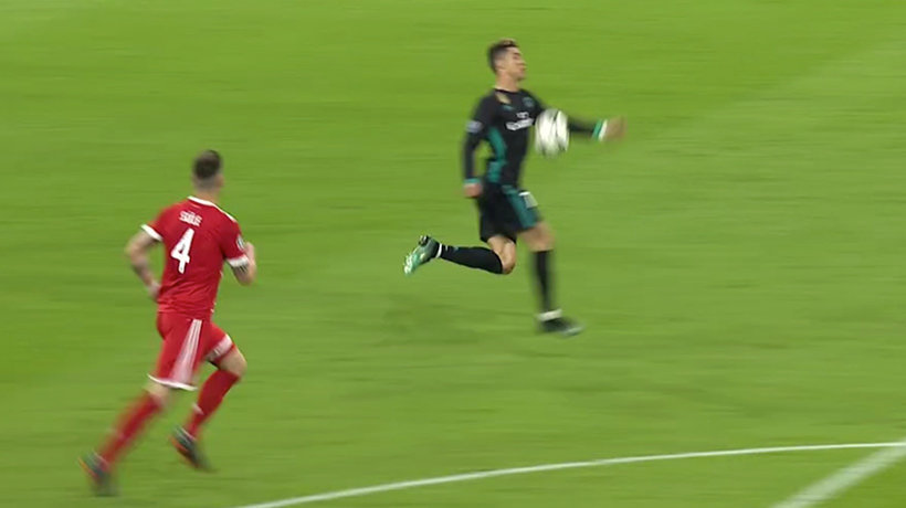 Gol anulado a Cristiano por una mano muy protestada