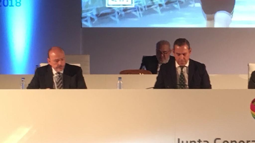 Javier Monzón (vicepresidente no ejecutivo), Manuel Mirat (consejero delegado) y Manuel Polanco (presidente no ejecutivo) durante la Junta de Accionistas de Prisa.