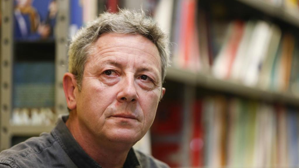 Alonso Guerrero en la presentación de su libro