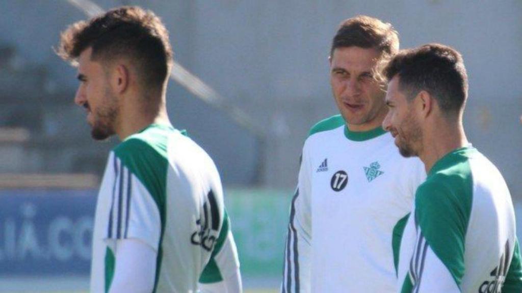 Ceballos, Joaquín y Ribén Castro. Foto realbetisbalompie.es