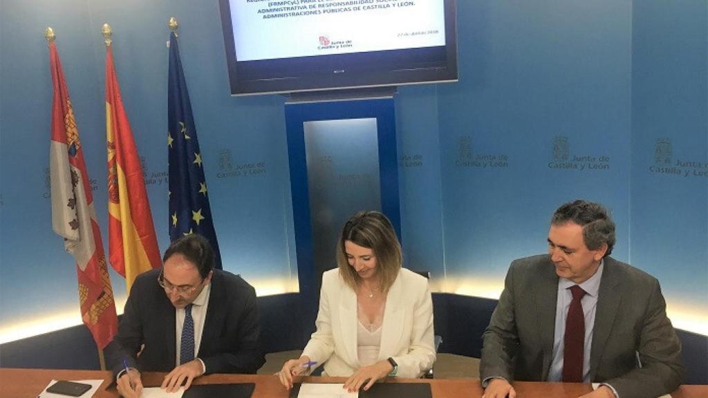 junta acuerdo contrataciones europa press