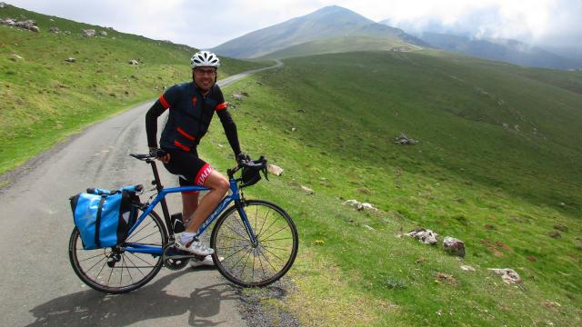 Izagirre en la subida al col de Arnostegi, desde Donibane Garazi.