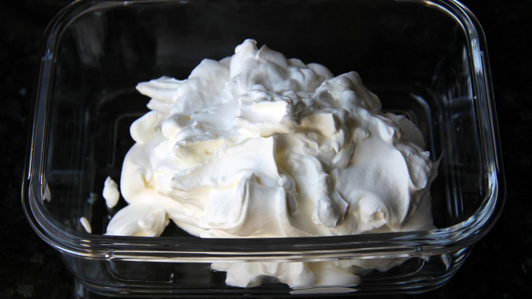 MOUSSE DE CHOCOLATE BLANCO Y YOGUR CON GELATINA DE MELOCOTÓN 05