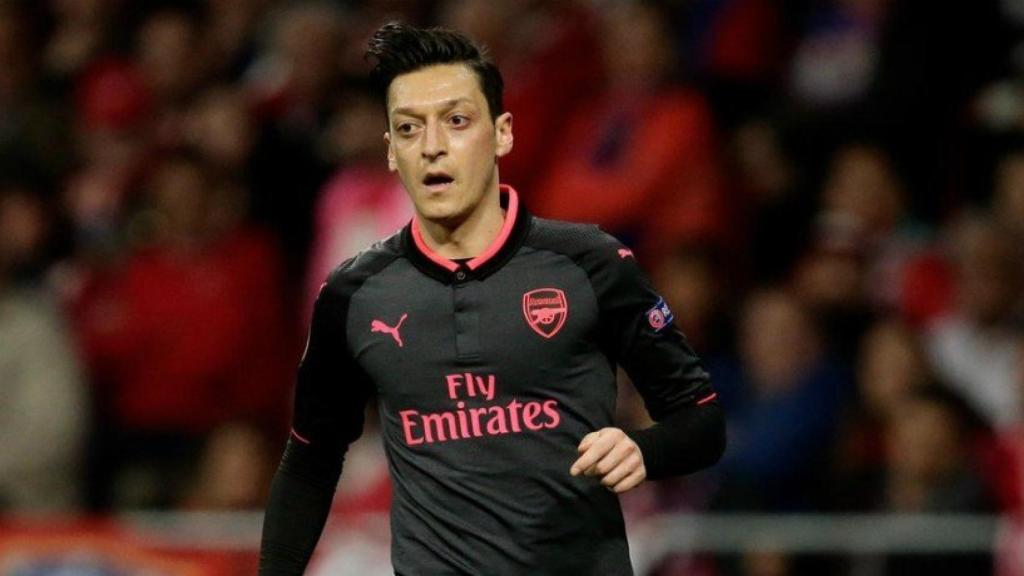Özil durante el partido ante el Atlético de Madrid. Foto: Twitter (@Arsenal)