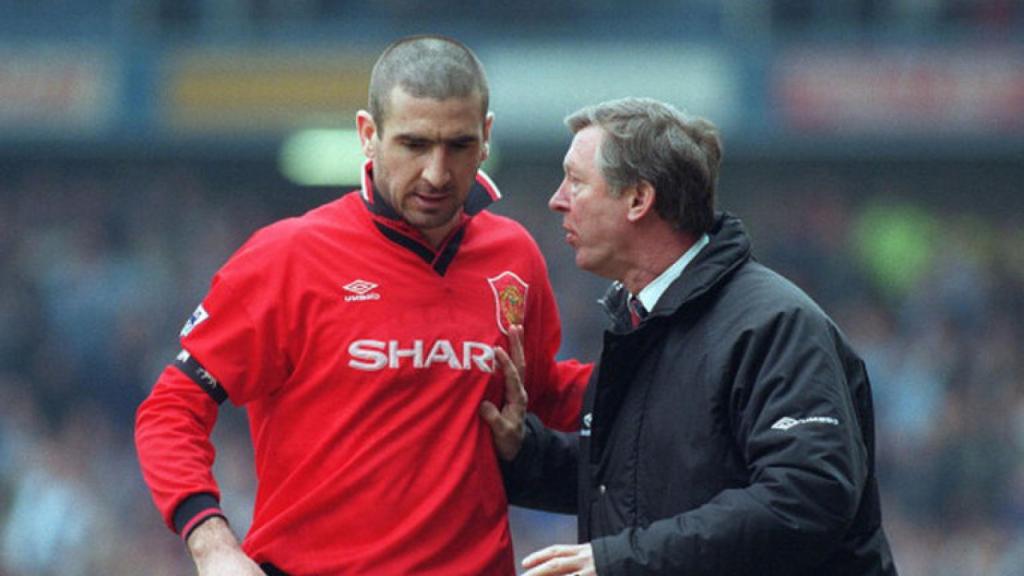 Al polémico Eric Cantona le incluyó Ferguson en su lista de únicamente cuatro jugadores con clase mundial. El entrenador le trató como a un hijo, conflictivo a veces, y ambos unieron sus fuerzas desde 1993 a 1997, cuando el futbolista francés se retiró.