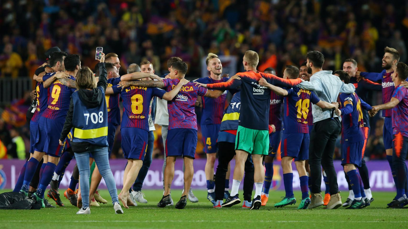 Los jugadores del Barcelona se despiden del Barcelona.