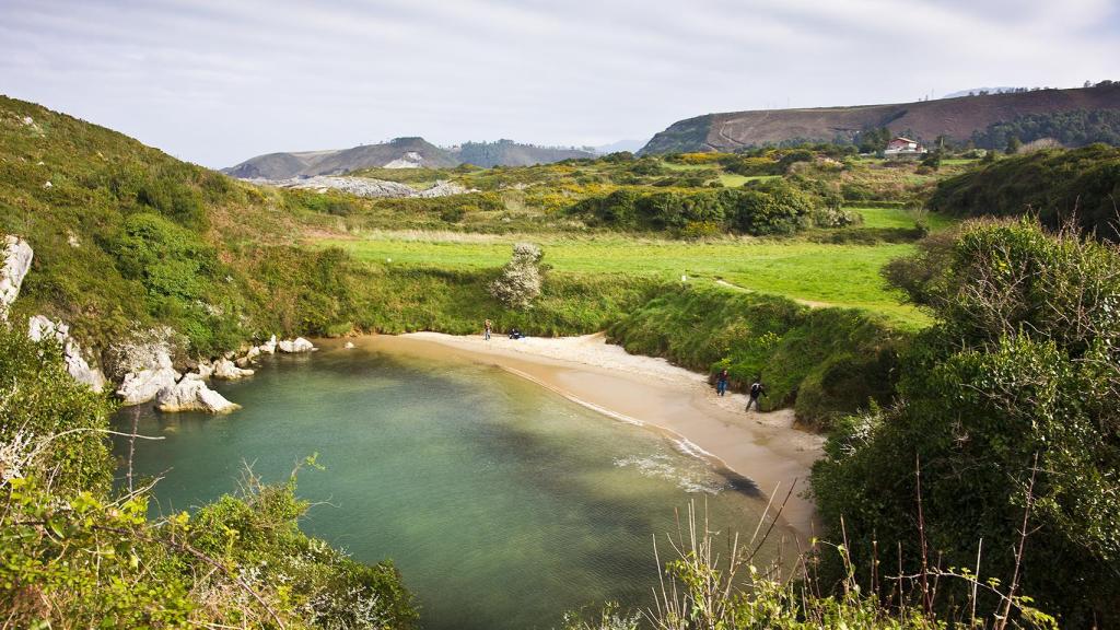 La playa de Gulpiyuri, un tesoro escondido, casi literalmente.