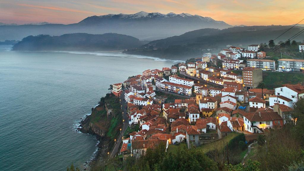 Lastres, uno de los mejores ejemplos de villa pesquera en la región.