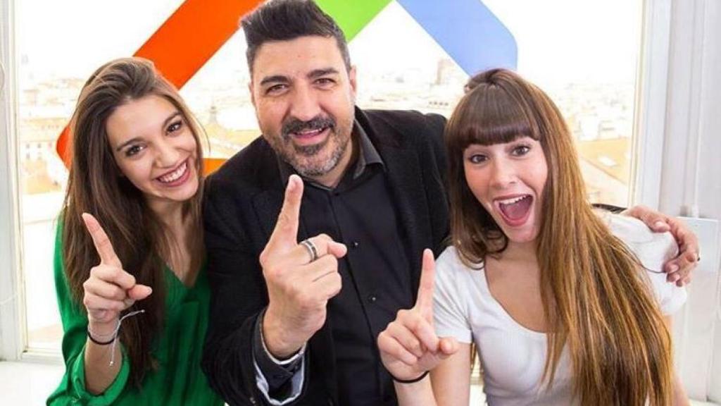 Aguilar con Ana Guerra y Aitana, de 'OT'.