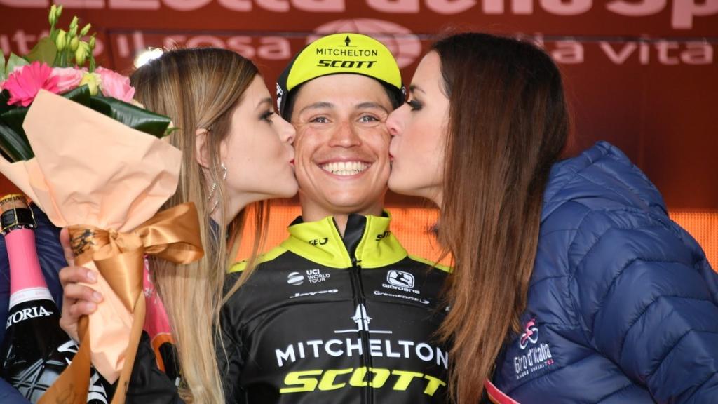 Esteban Chaves se llevó la victoria de etapa en el Etna.