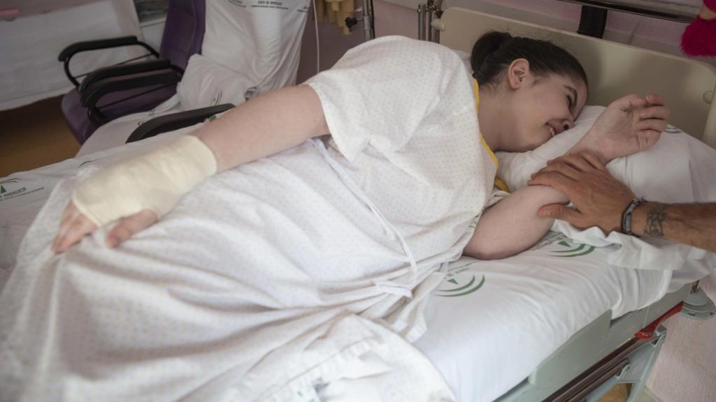 A Alba le abrieron los canales de los nervios de la columna. No resultó positivo: a los pocos días “rabiaba de dolor”.