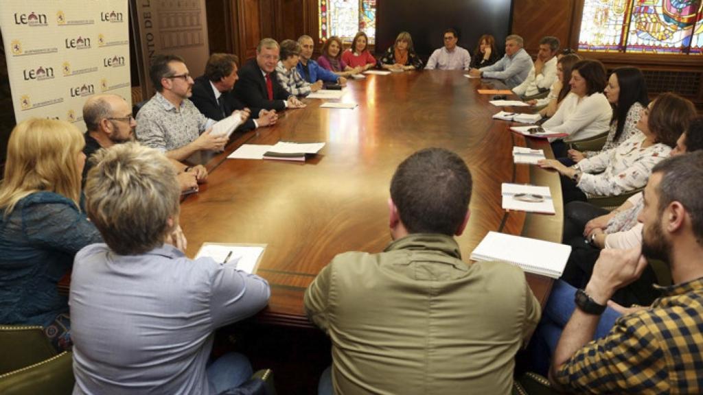 Leon-ayudas-ampas-colegios-educacion