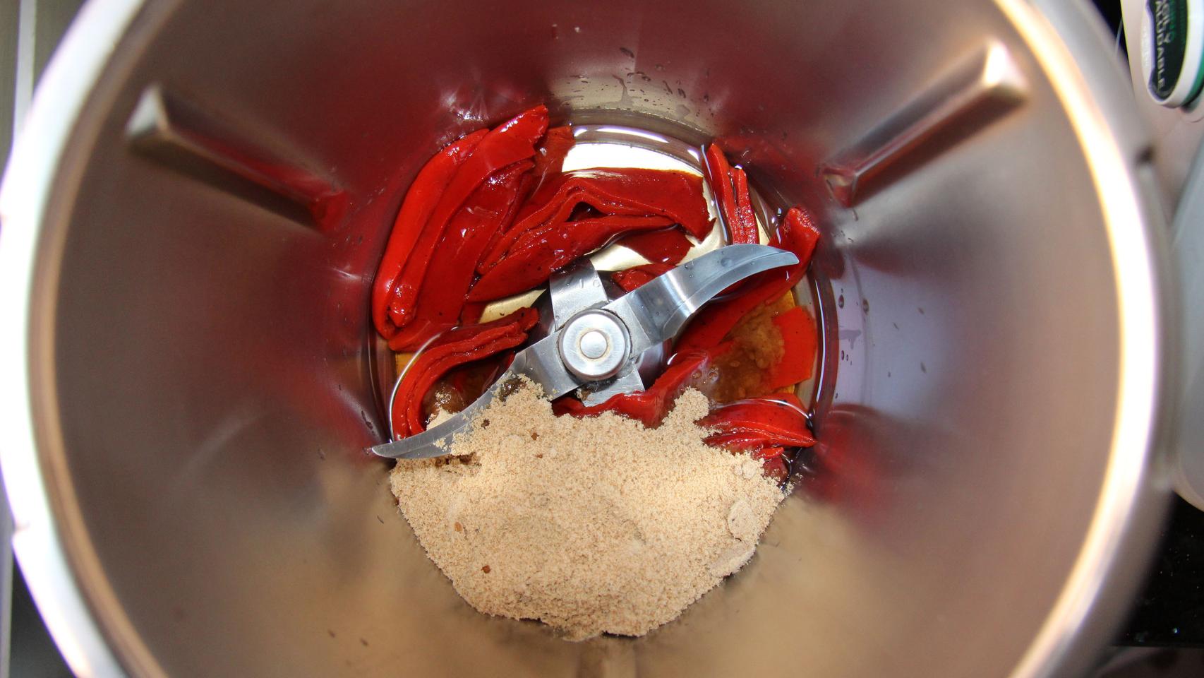 BRANDADA DE BACALAO CON PIMIENTOS CARAMELIZADOS SOBRE TEJA DE PARMESANO CON TMX 08