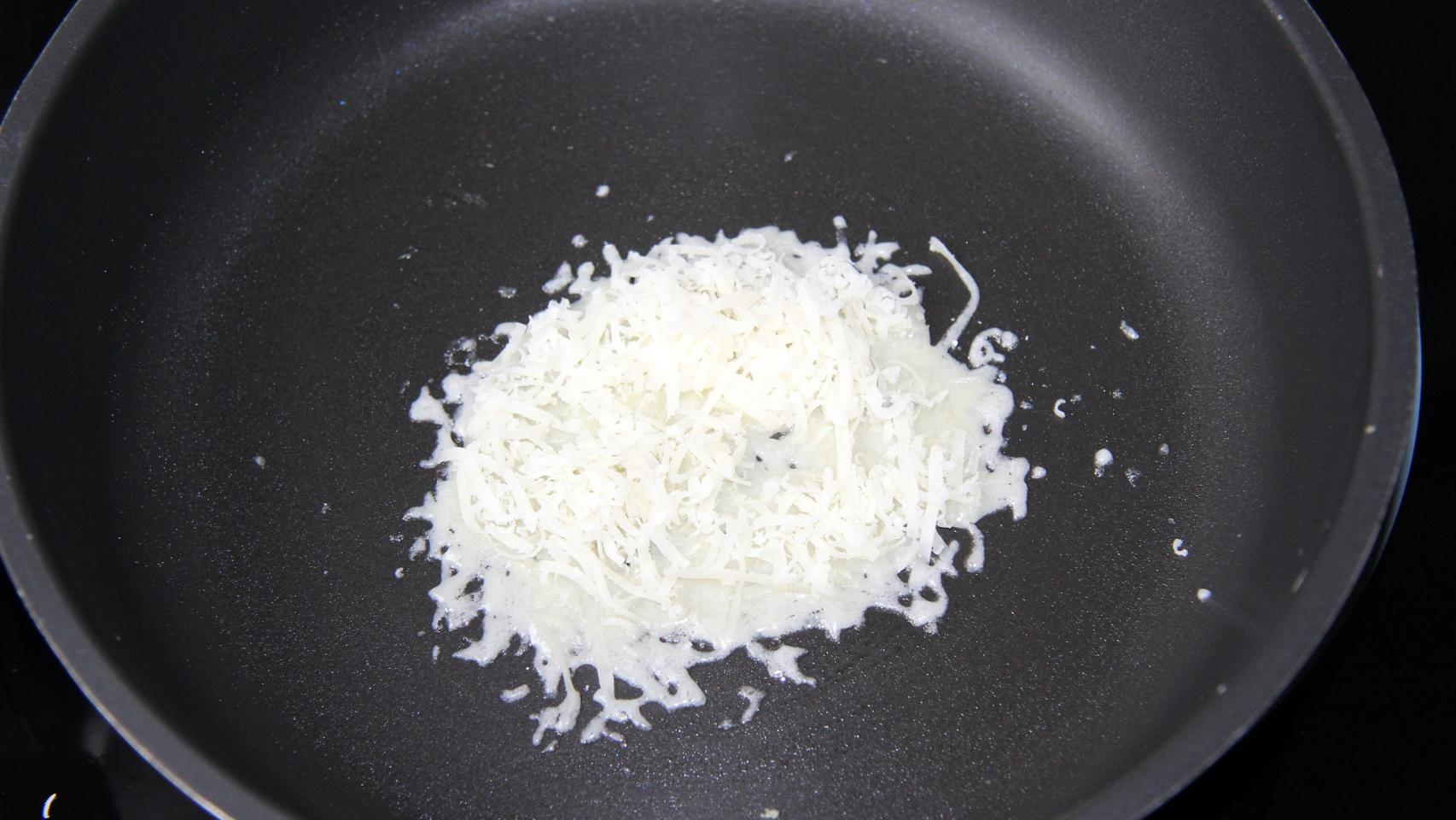 BRANDADA DE BACALAO CON PIMIENTOS CARAMELIZADOS SOBRE TEJA DE PARMESANO CON TMX 11