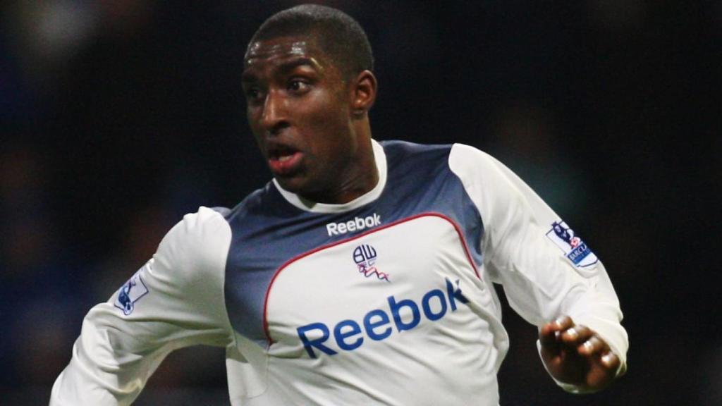 Jlloyd Samuel, en su etapa de jugador del Bolton.
