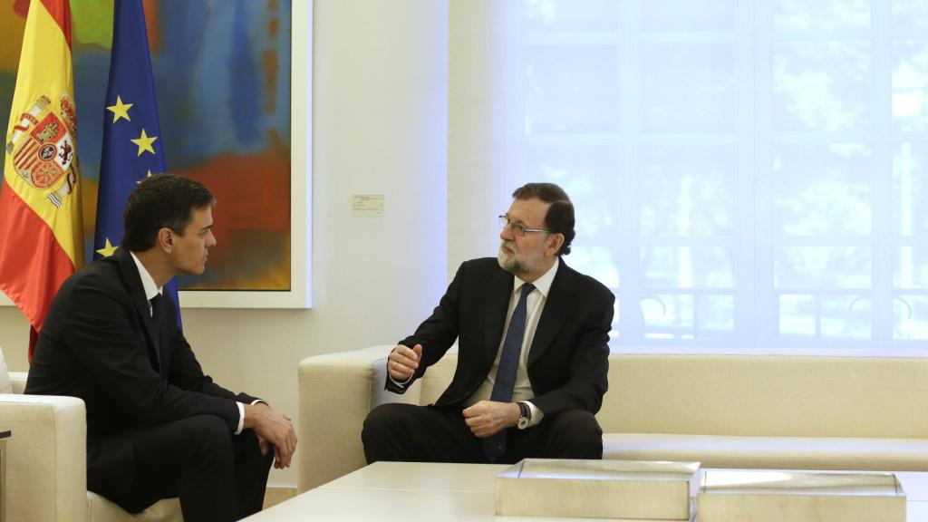 Rajoy y Sánchez, durante la reunión en Moncloa.