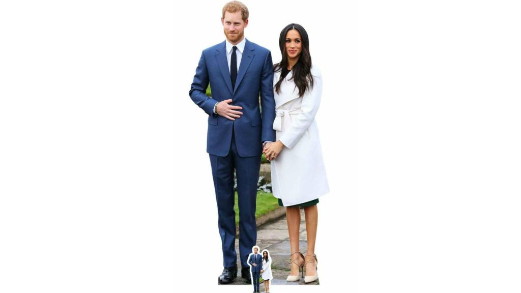 Las figuras de cartón de Harry y Meghan cuando anunciaron su compromiso.