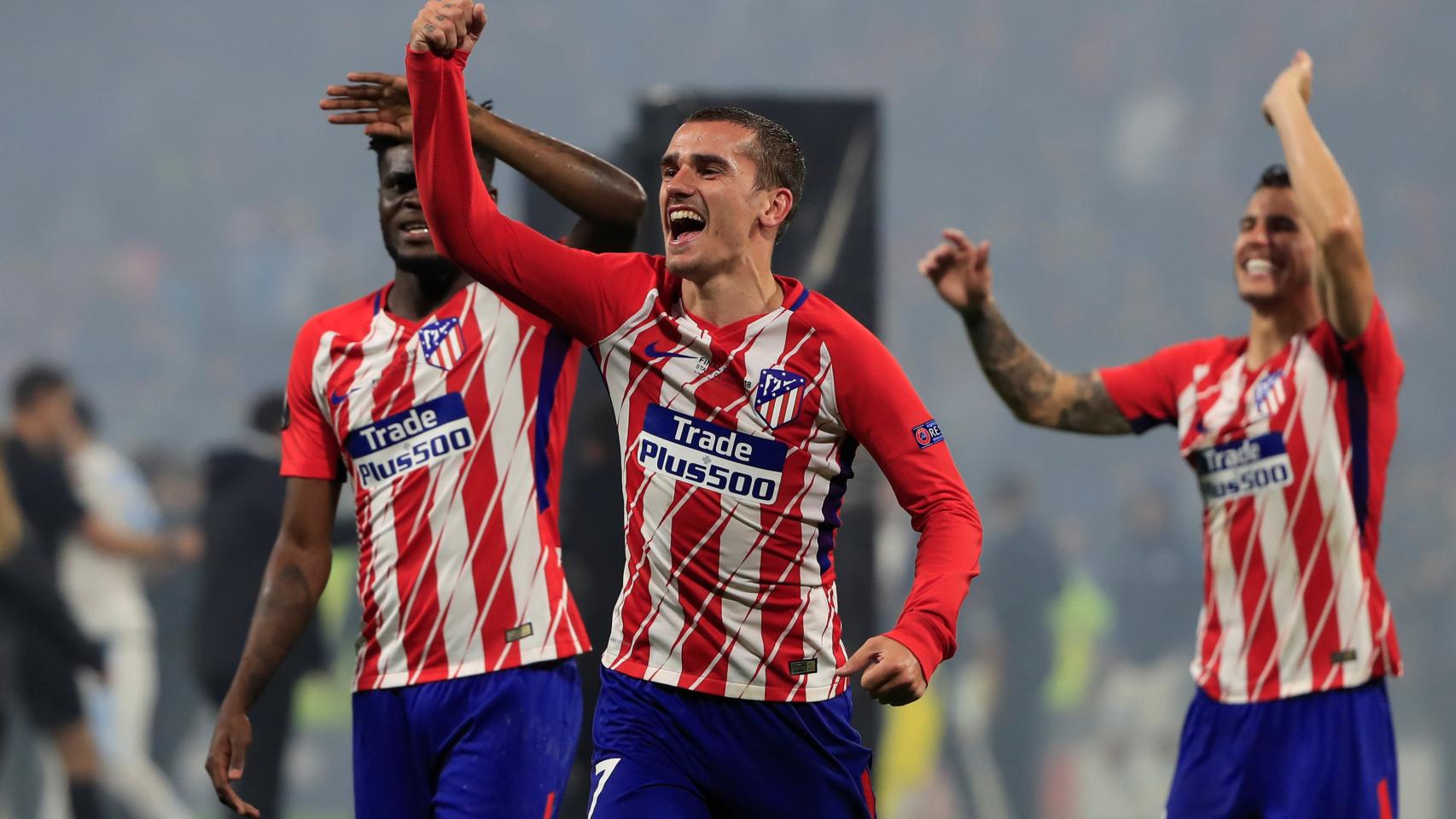 Griezmann y los jugadores del Atlético celebran la Europa League.