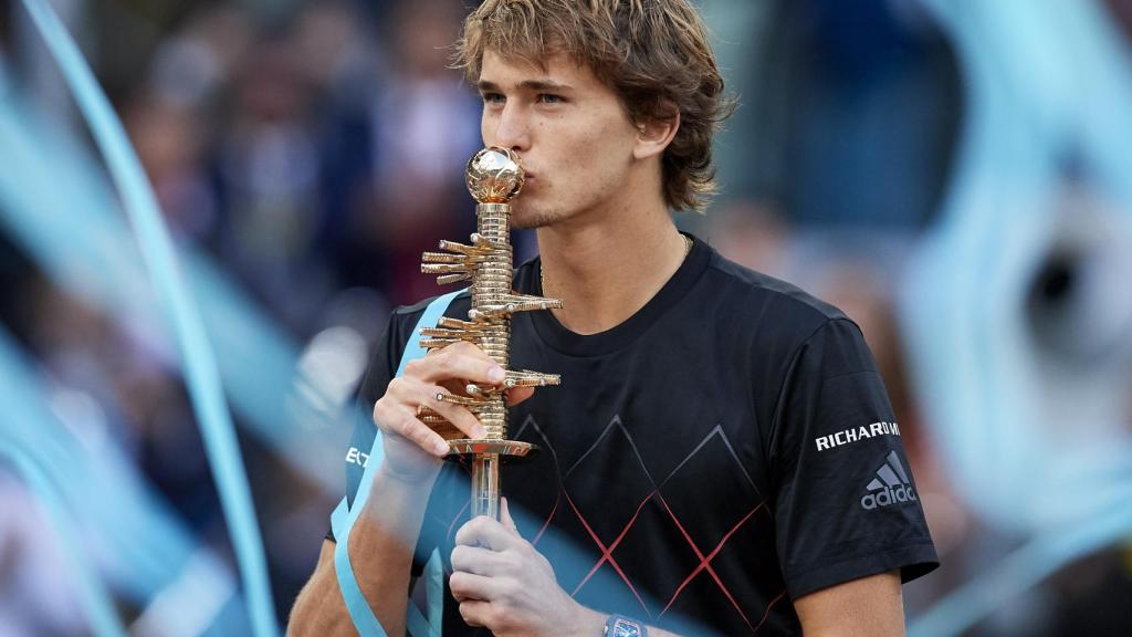 Zverev, con el título de campeón de Madrid.