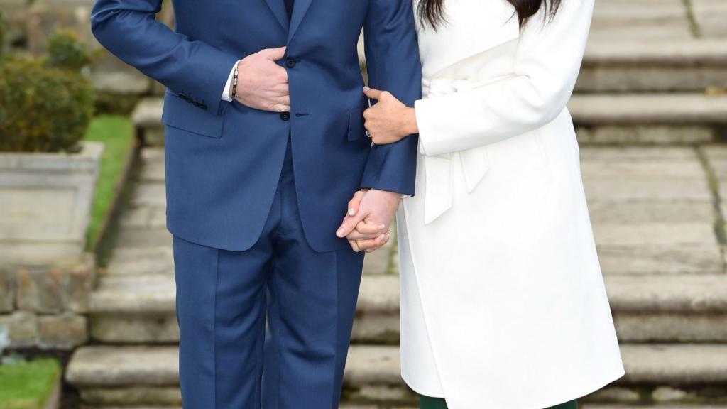 Harry y Meghan al anuncio su compromiso de boda.