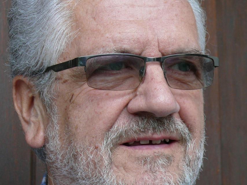 Xabier Santxotena es escultor, discípulo de Oteiza.