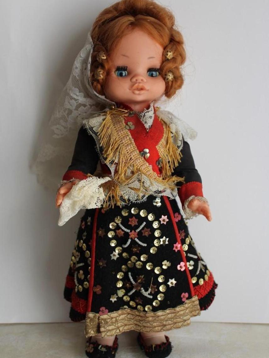 Nancy vestida de charra, traje regional de Salamanca.